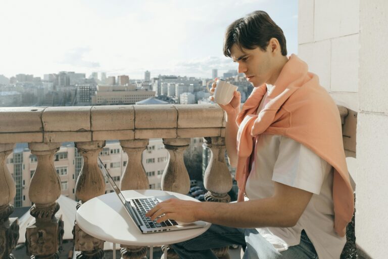 7 Trabajos Desde Casa Sin Experiencia que Puedes Empezar Hoy