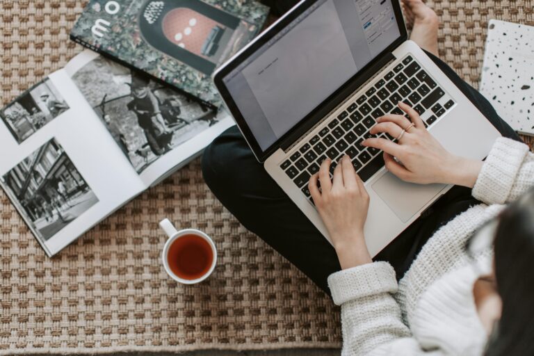 Creador de contenido: cómo ganar dinero escribiendo artículos desde casa en 2026