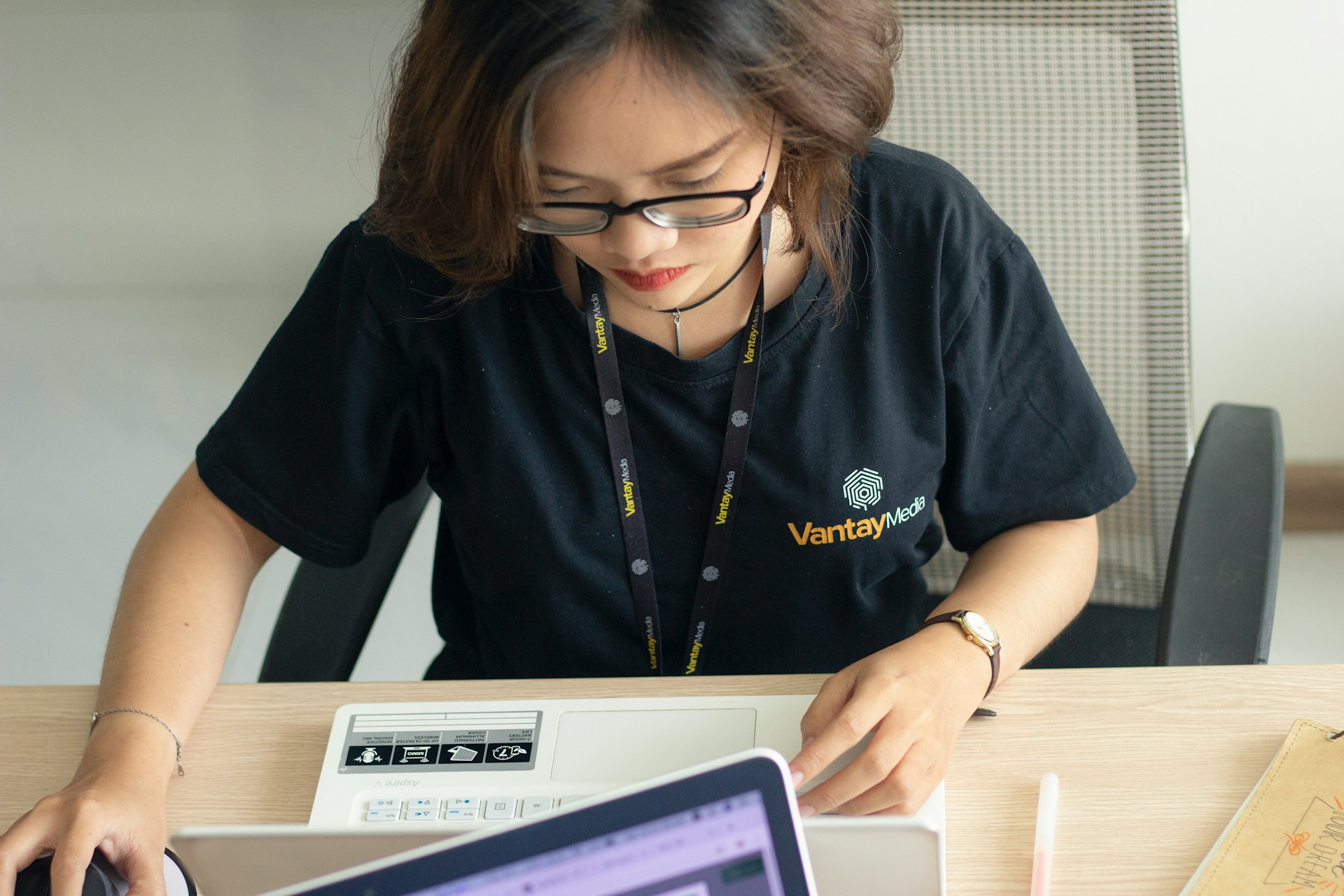 Asistente virtual especializado: de $10 a $50/hora